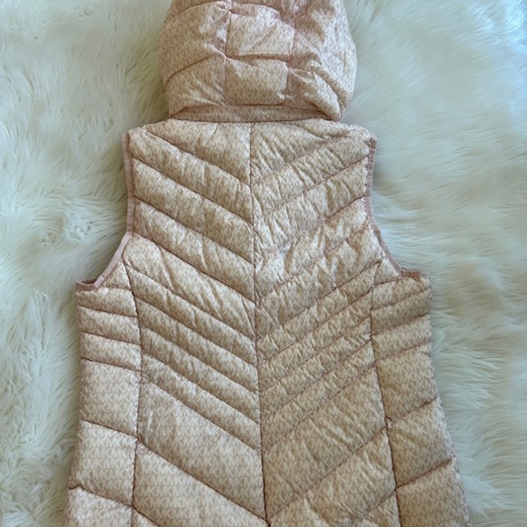 New! Michael Kors Down Sleeveless Vest - Picture 7 of 16